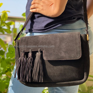 Sac à bandoulière en cuir suédé pour femmes, sacoche fait à la main, élégante, avec pompon - Product Image 1