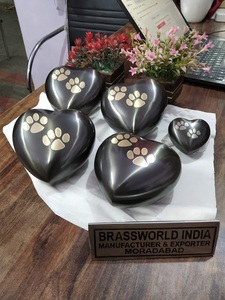 Pattes dorées en laiton pour animaux de compagnie peintes en forme de cœur, fournitures d'enterrement, cuivworld, inde - Product Image 3