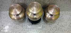 8-Inch Brassworld Inde Urne funéraire en étain gravé en laiton Fournitures funéraires - Product Image 6