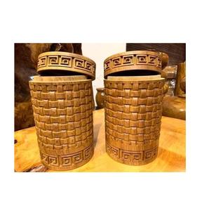 Boîte en bois cylindrique avec texture en relief pour le thé/ Boîte à thé en bois sculpté - Product Image 1