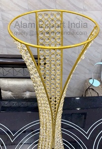 Último diseño moderno Centro de mesa de boda de estilo único Decorar Mesa Bola redonda con acabado dorado Alambre galvanizado de cristal transparente - Product Image 4