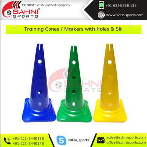 Calidad Premium 12 \ "y 15 \" Conos de entrenamiento de agilidad deportiva Material PE Marcadores de servicio pesado con agujeros Esenciales de hendidura para entrenamiento - Product Image 6