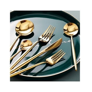 Juego de Cubiertos de Latón Color Dorado con Cucharas de Primera Calidad con Mango de Hoja, en Paquete - Product Image 2