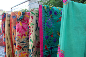 Dupatta Phulkari brodée à la main, douce, vintage, lourde - Product Image 2