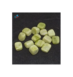 Vente en gros directe Inde Quartz rose poli Serpentine cristal dégringolé cadeau d'affaires Feng Shui but décoratif ancien artisanat - Product Image 1