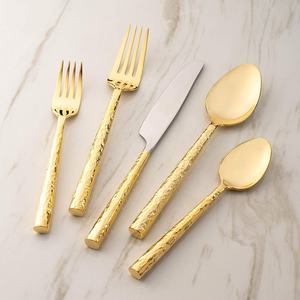 Juego de Cubiertos de Latón de 5 Piezas con Diseño Elegante, Mangos Plateados, para Uso en el Hogar, Hoteles y Campamentos - Product Image 4