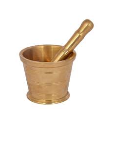 Ensemble de mortier et de pilon en laiton massif antique de conception unique en métal pour l'utilisation d'ustensiles de cuisine à la maison - Product Image 4