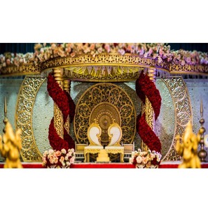 Mandap Floral para Bodas del Palacio de la Reina Dorada, Maravilloso Mandap de Boda Indio Raj Mahal, Mandap de Fusión de Bodas del Sur de la India, Irlanda - Product Image 1