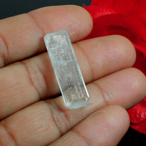 Aguamarina Natural en Bruto, 32x10mm, 28.70 Quilates, Gema Suelta de Ishu Gems, Origen África - Product Image 1