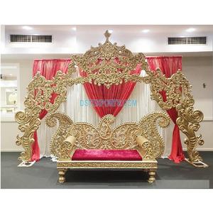 Loveseat de asiento bajo tradicional para novia, sofá dorado de estilo de hoja para boda, escenario de Cachemira, asiento de amor de escenario de boda - Product Image 1