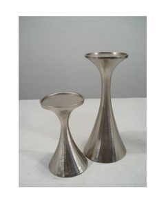 Ensemble de 2 porte-bougies en métal pour la décoration - Product Image 1