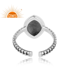 Anillo de Latón Chapado en Oro Amarillo con Textura Artesanal y Plata 925 Oxidada Estilo Antiguo, Colección Clásica - Product Image 4