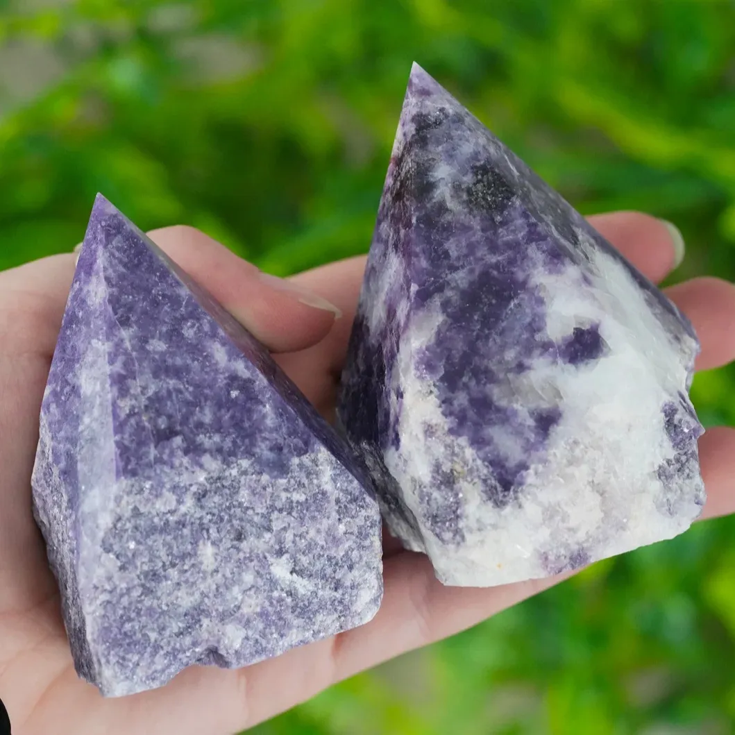 Puntos de cristal crudo de lepidolita, torres de punto de lepidolita semipulidas, piedras de punto crudo púrpura sanadoras