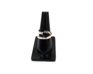 Piedra preciosa de ónix negro con forma de pera hecha a mano plateada Regalo de moda ajustable para su anillo - Product Image 3