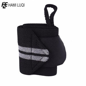 Muñequeras de Neopreno para Levantamiento de Pesas Strive for Greatness: Transpirables, Duraderas, Antideslizantes y Personalizadas para Gimnasio - Product Image 3