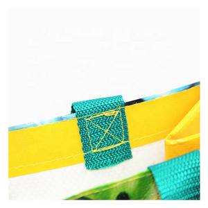 Bolsas de compras tejidas de PP laminadas ecológicas impresas personalizadas con patrones de pantalla Diseño mejorado con dibujos animados - Product Image 4