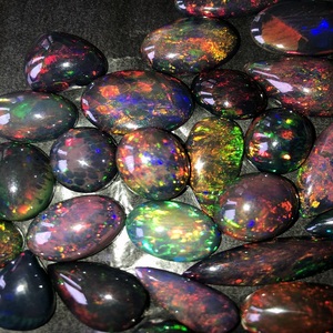 Opale de feu naturelle de qualité AAA en traitement chauffé certifié IGI noir - Product Image 3