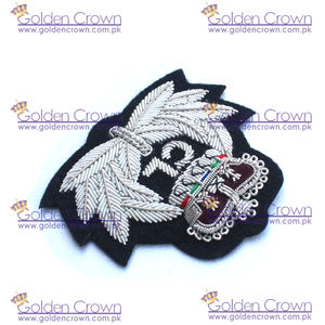 Insignia de lingotes de corona de plata | Insignia bordada hecha a mano de lingotes de corona de plata - Product Image 2