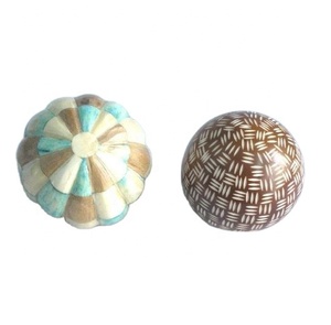 Boules décoratives en incrustation d'os disponibles dans toutes les tailles et couleurs, faites à la main, décoration intérieure indienne - Product Image 2