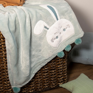 Couverture en peluche douce pour bébé et tout-petit, bleu clair avec pompons, lavable en machine, forme rectangulaire, usage domestique - Product Image 1