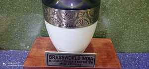 Urne de crémation moderne adulte noir et blanc Brassworld Inde fournitures funéraires urne en métal de Style américain - Product Image 6