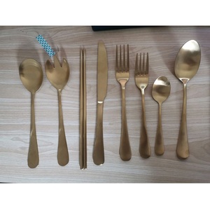 Ensemble de couverts de cuisine décoratifs en métal en laiton doré avec poignée en métal noir poignée en résine à bas prix - Product Image 6