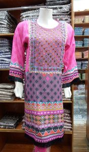 Derniers Kurtis de haute qualité pour femmes en Inde Long Kurti pour filles et femmes vêtements indiens et pakistanais - Product Image 2