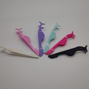 <span class=keywords><strong>Pince</strong></span> à épiler d'extension de cils en <span class=keywords><strong>plastique</strong></span> de nouvelle couleur avec faux cils assistant <span class=keywords><strong>pince</strong></span> à cils multifonction outils de maquillage - Product Image 6