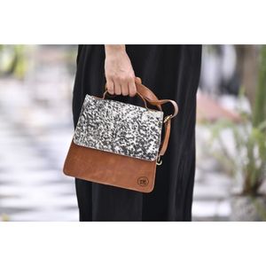 LW 2024 Sac à bandoulière vintage en cuir pur pour femmes, fait à la main, à sangle unique, sac à main en cuir à motif de bonbons pour l'été - Product Image 4