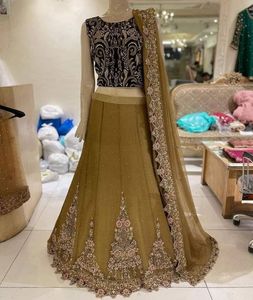 LEHENGA NEGRO CON TOP, VESTIDO INDIO/PAKISTANÍ, Encaje con Lentejuelas, Cintura Natural, Adornado con Bordado DABKA ZARI, para Vestidos Casuales 2022 - Product Image 1