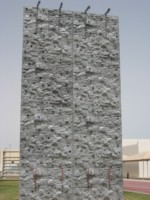 Panneaux modulaires en fibre de verre certifiés ISO et conformes aux normes IFSC, durables, pour mur d'escalade intérieur/extérieur, pour parc de trampolines, éducatifs