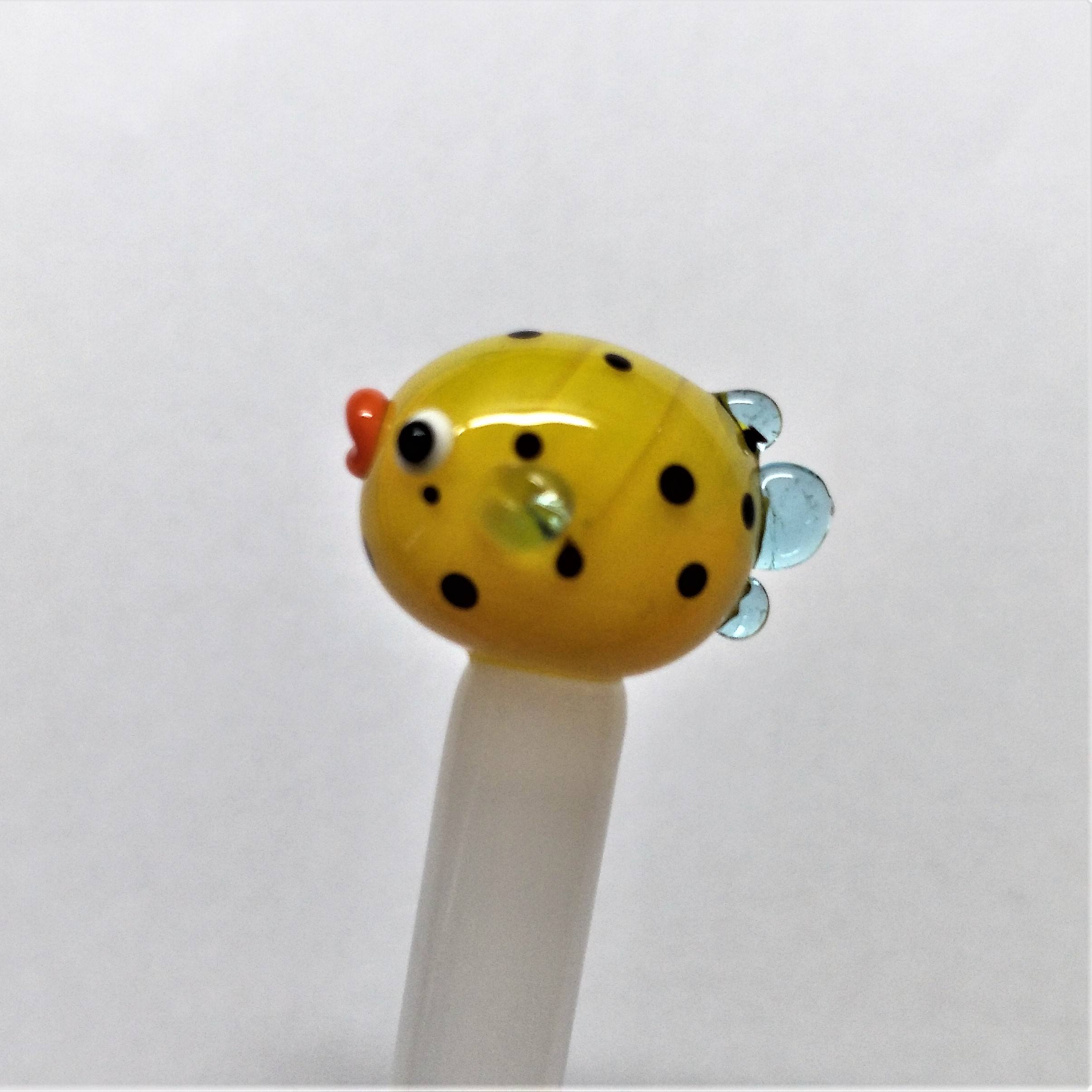 สีเหลือง