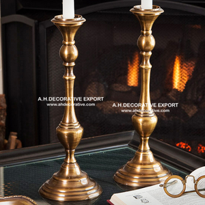 Qualité supérieure Or Antique Élégant Bougie Piliers À La Main En Aluminium Bougeoir Bouteille Forme Conception pour La Décoration De La Maison - Product Image 4