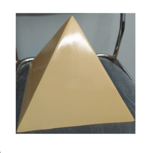 Urnas de aluminio funerarias de pirámides indias, urnas de metal Tringle Pyraminds Furnel con acabado dorado - Product Image 1