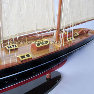BATEAU MODÈLE EN BOIS PEINT ATLLANTIC Cadeau fantaisie artisanal - Product Image 1