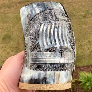 Tasse en corne de gravure de bateau VIKING de haute qualité - Product Image 1