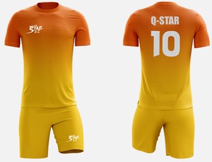 Uniforme de football de haute qualité, ensemble d'uniformes de football sur mesure en tissu maille respirant avec t-shirt et short, vente en gros - Product Image 3