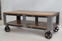 Table basse moderne de luxe en fer et bois, design industriel vintage, avec roulettes, emballage personnalisé de haute qualité, mobilier pour la maison