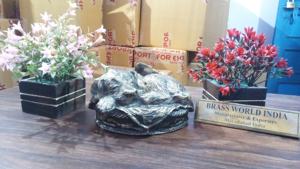 Urne funéraire en laiton noir style américain pour animaux de compagnie, pour crémation, fournitures funéraires Brassworld India - Product Image 3