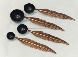 Cuchara medidora de metal con mango de pluma de latón fundido y cabeza de acero inoxidable Utensilios de cocina elegantes y cubiertos de mesa - Product Image 2