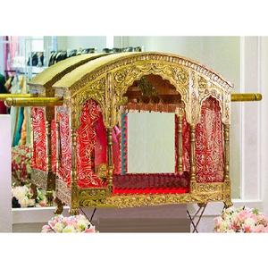 Palki Doli de mariage d'entrée de mariée indienne moderne avec finition dorée couleur et taille personnalisables - Product Image 1