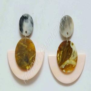 Pendiente de resina medio redondo último diseño para mujer - Product Image 4