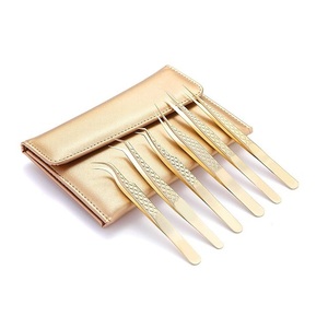 Pince à cils en acier inoxydable couleur or de la meilleure qualité avec logo personnalisé pointe pointue incurvée vente de marque privée de qualité professionnelle - Product Image 1