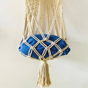 Hamaca de macramé para gatos hecha con cordón de algodón y disponible a granel en tamaños y colores personalizados - Product Image 4