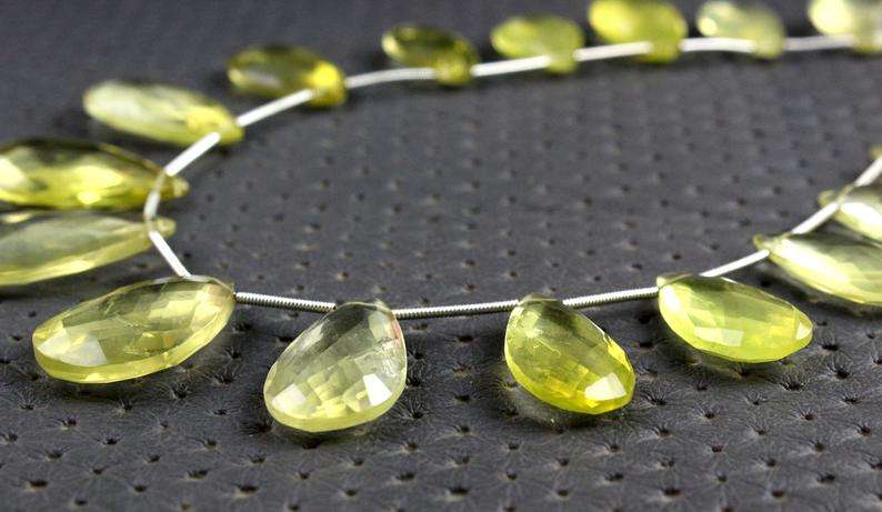 สีเหลือง