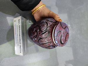 Canis — crème urn avec patte d'animaux en aluminium de haute qualité, fournitures d'incrustation, en métal - Product Image 5