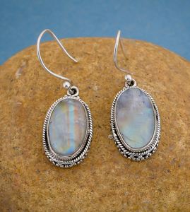 925พลอยมูนสโตนสีรุ้งทำด้วยมือต่างหูแฟชั่นทำด้วยมือและดูสง่างาม - Product Image 1