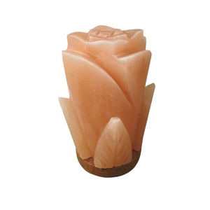 Lampe de sel en forme de tulipe de haute qualité, fabriquée avec des matériaux organiques, technique de sculpture, thème Feng Shui, marque Sian Enterprises, emballage de haute qualité - Product Image 1