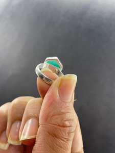 แหวนเงินแท้ 925 ประดับอเมซอนไนต์ทรงหกเหลี่ยม ขนาด 12x12 มม. คุณภาพสูง ดีไซน์เหลี่ยมเพชรพลอย สีเขียว เหมาะสำหรับงานแต่งงาน ใช้ได้ทุกวัน แหวนสวยหรูสำหรับทุกเพศ - Product Image 3