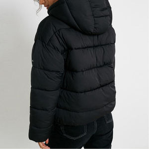 Chaqueta acolchada de invierno para mujer, de color sólido, personalizada por OEM, con capucha y talla grande. - Product Image 3